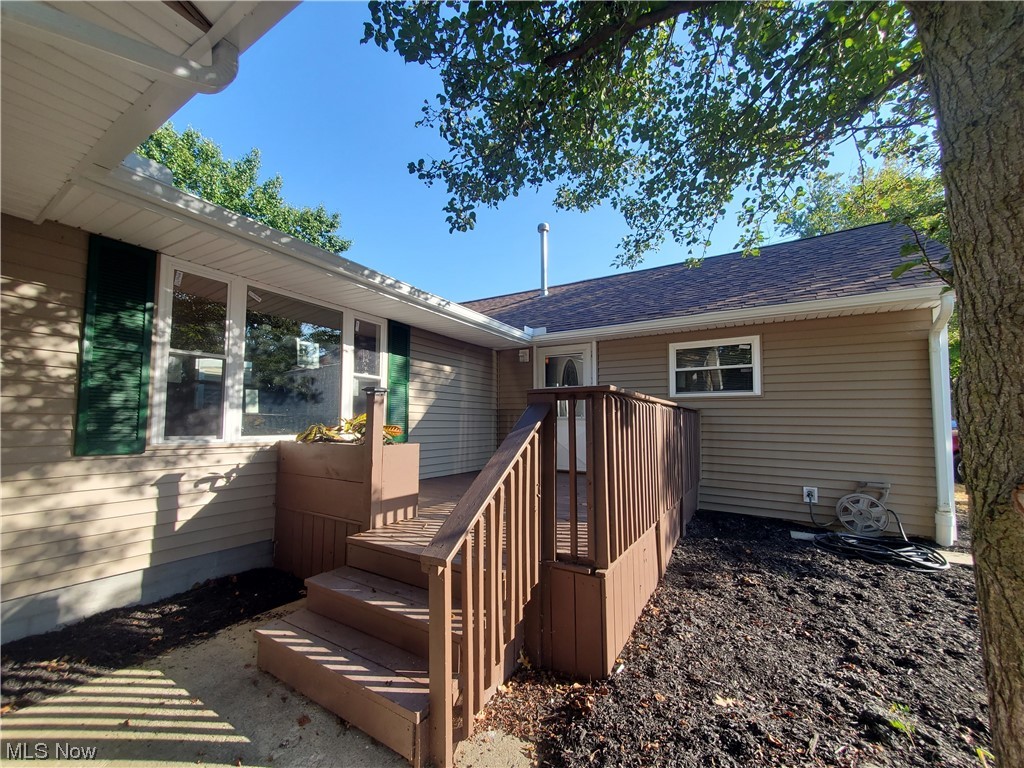 279 Devonshire Road Vermilion, OH 44089 - Photo 2 of 35 View of wooden terrace