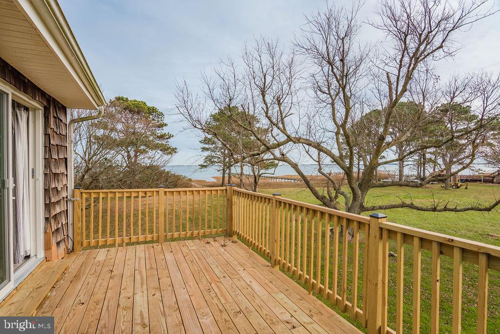 6112 South Point Road Berlin, MD 21811 - Photo 14 of 52 upper level deck -
