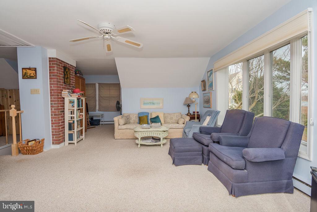 6112 South Point Road Berlin, MD 21811 - Photo 3 of 52 Upper level TV room- nooks for books