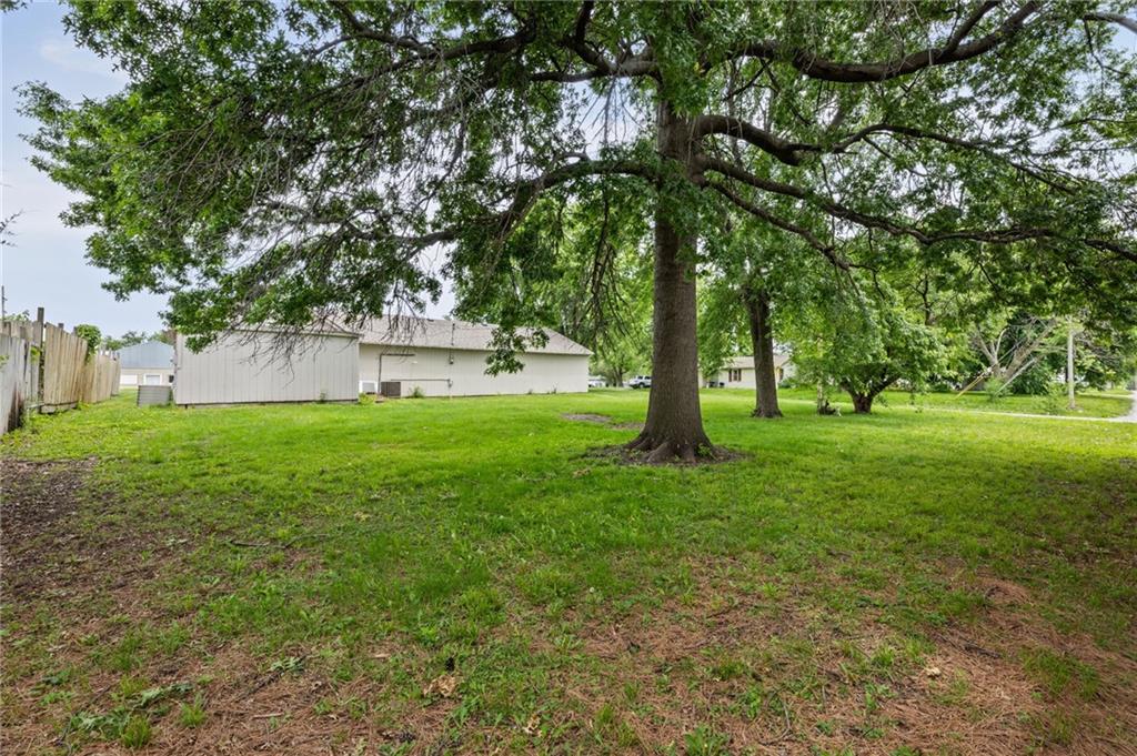 112 South Locust Street Cameron, MO 64429 - Photo 24 of 27