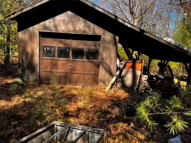 a view of a back yard