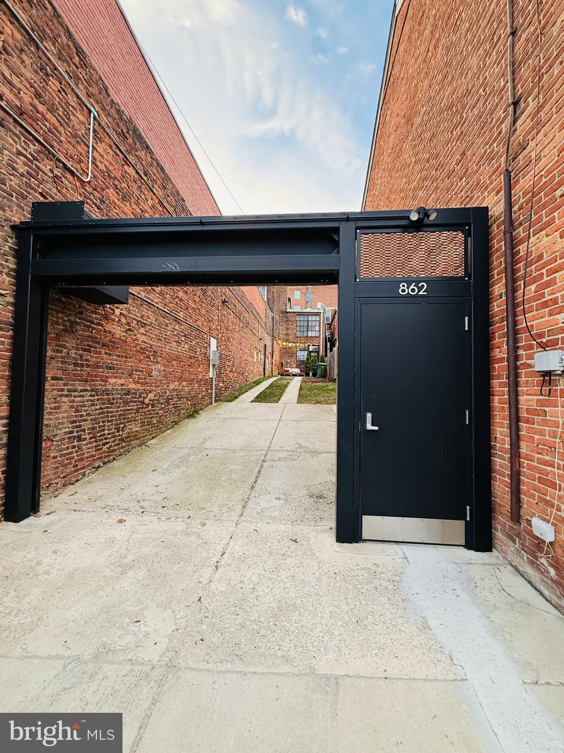 862 Tyson Street Baltimore, MD 21201 - Photo 3 of 62 Private entry on Tyson st w 3 car parking