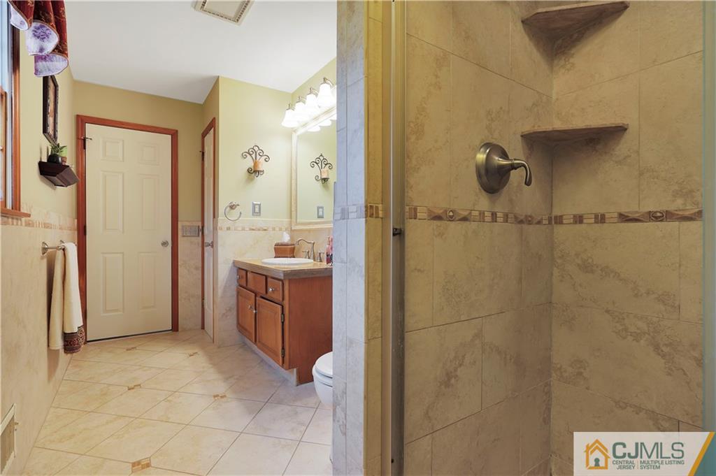 16 Rutherford Court Middlesex, NJ 08846 - Photo 20 of 26 Gallery Image 20