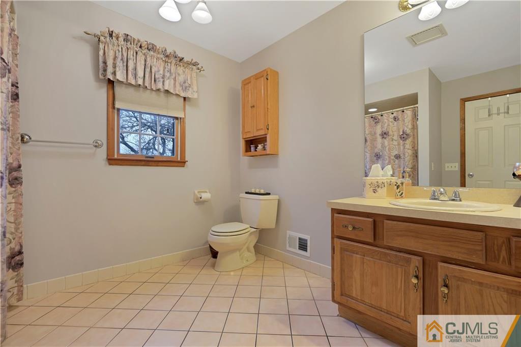 16 Rutherford Court Middlesex, NJ 08846 - Photo 22 of 26 Gallery Image 22