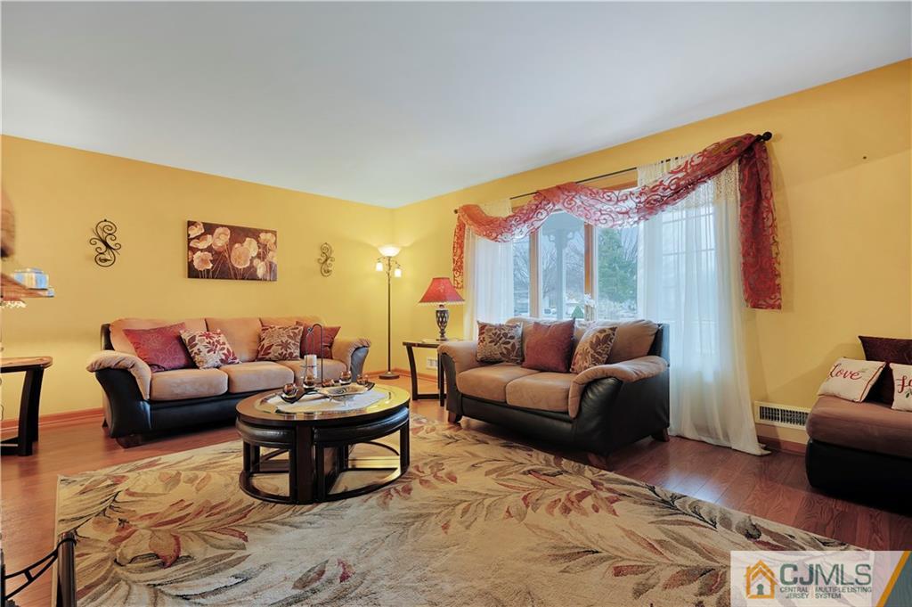 16 Rutherford Court Middlesex, NJ 08846 - Photo 5 of 26 Gallery Image 5