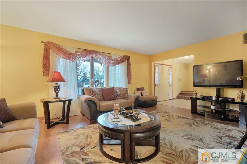 16 Rutherford Court Middlesex, NJ 08846 - Photo 6 of 26 Gallery Image 6