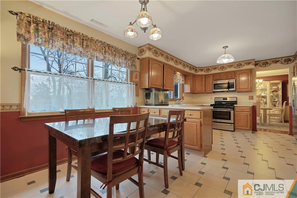 16 Rutherford Court Middlesex, NJ 08846 - Photo 9 of 26 Gallery Image 9