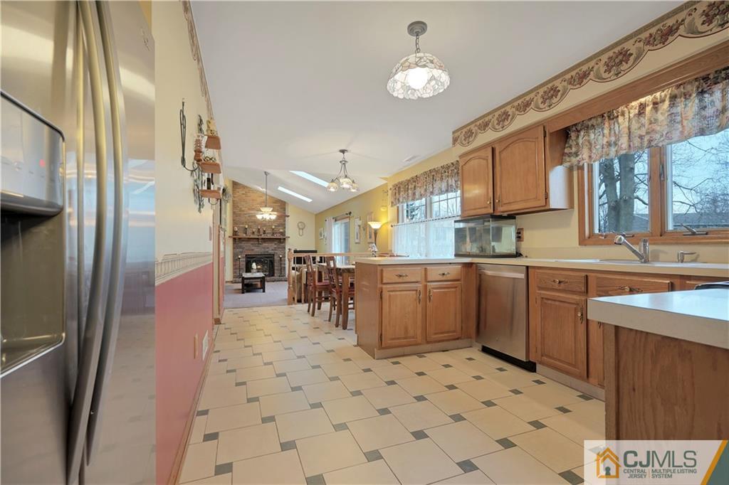 16 Rutherford Court Middlesex, NJ 08846 - Photo 10 of 26 Gallery Image 10