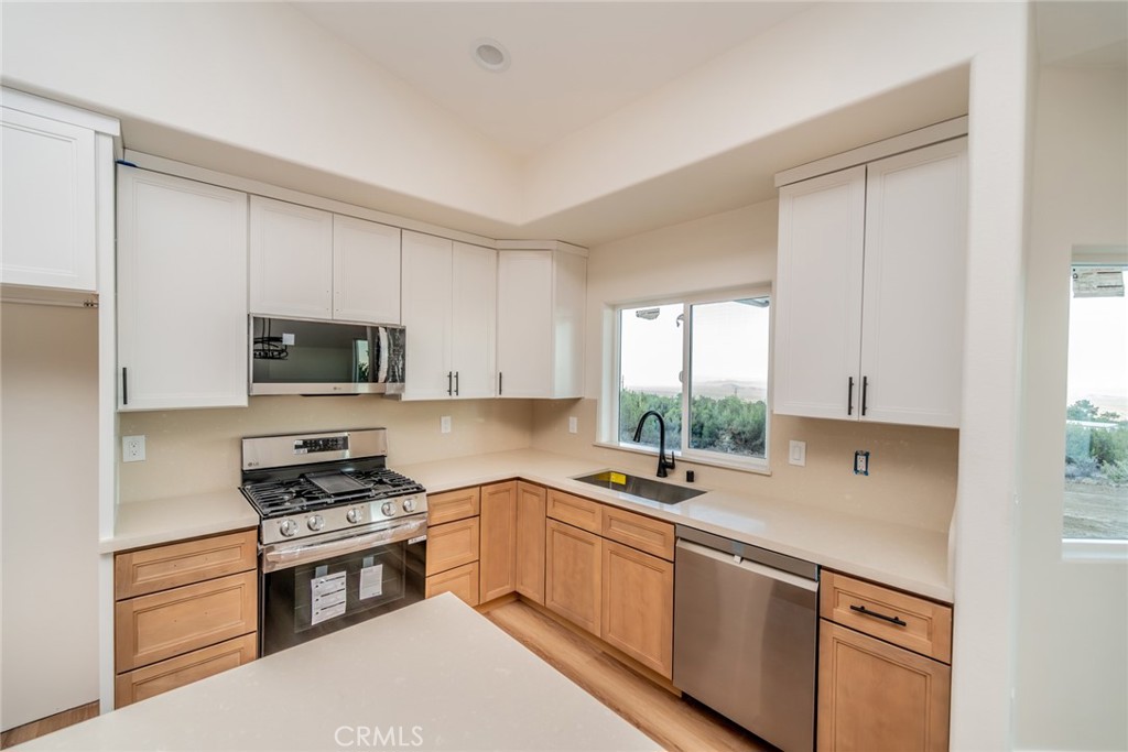 1114 Hollister Road Pinon Hills, CA 92372 - Photo 11 of 61