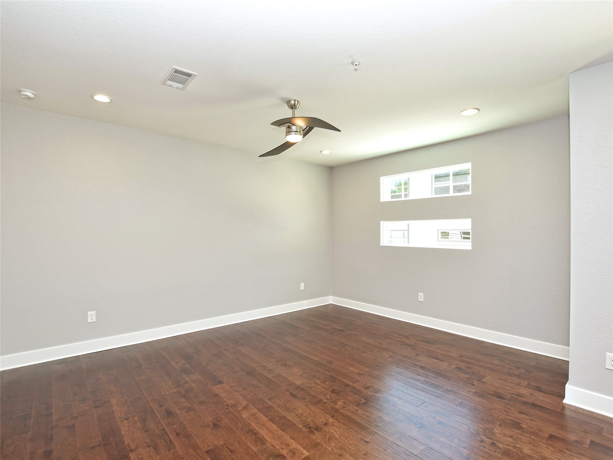 1130 Lott Avenue, Unit B Austin, TX 78721 - Photo 5 of 29 Unfurnished room featuring dark wood-type flooring, a ceiling fan, and recessed lighting