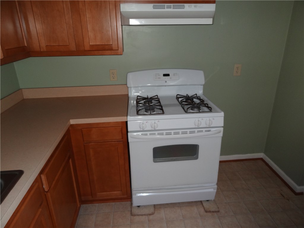 96681 Chester Road Yulee, FL 32097 - Photo 4 of 13 a stove top oven sitting inside of a kitchen