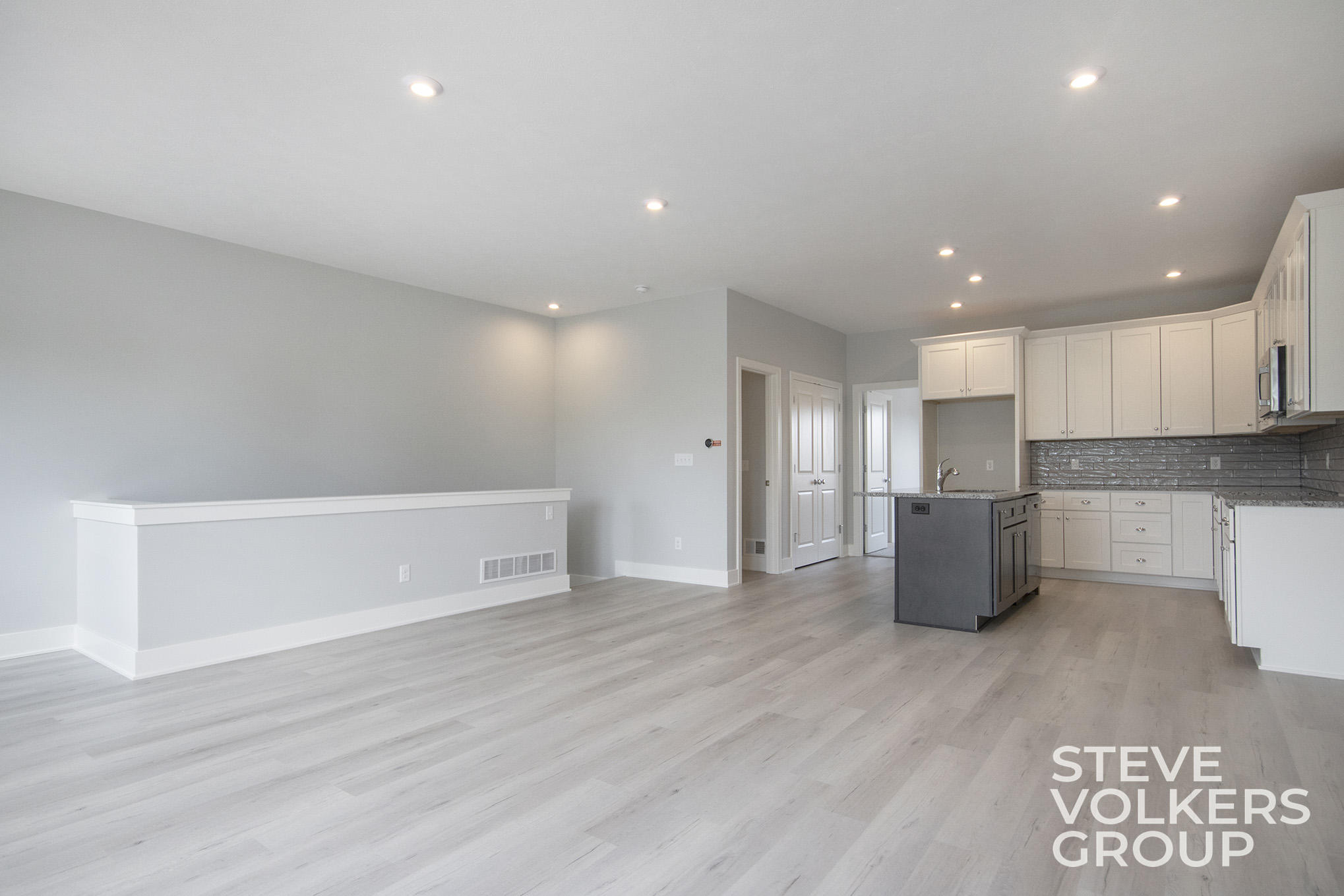 2527 Inverness Road Southeast Grand Rapids, MI 49546 - Photo 19 of 43 2527 Inverness Road SE