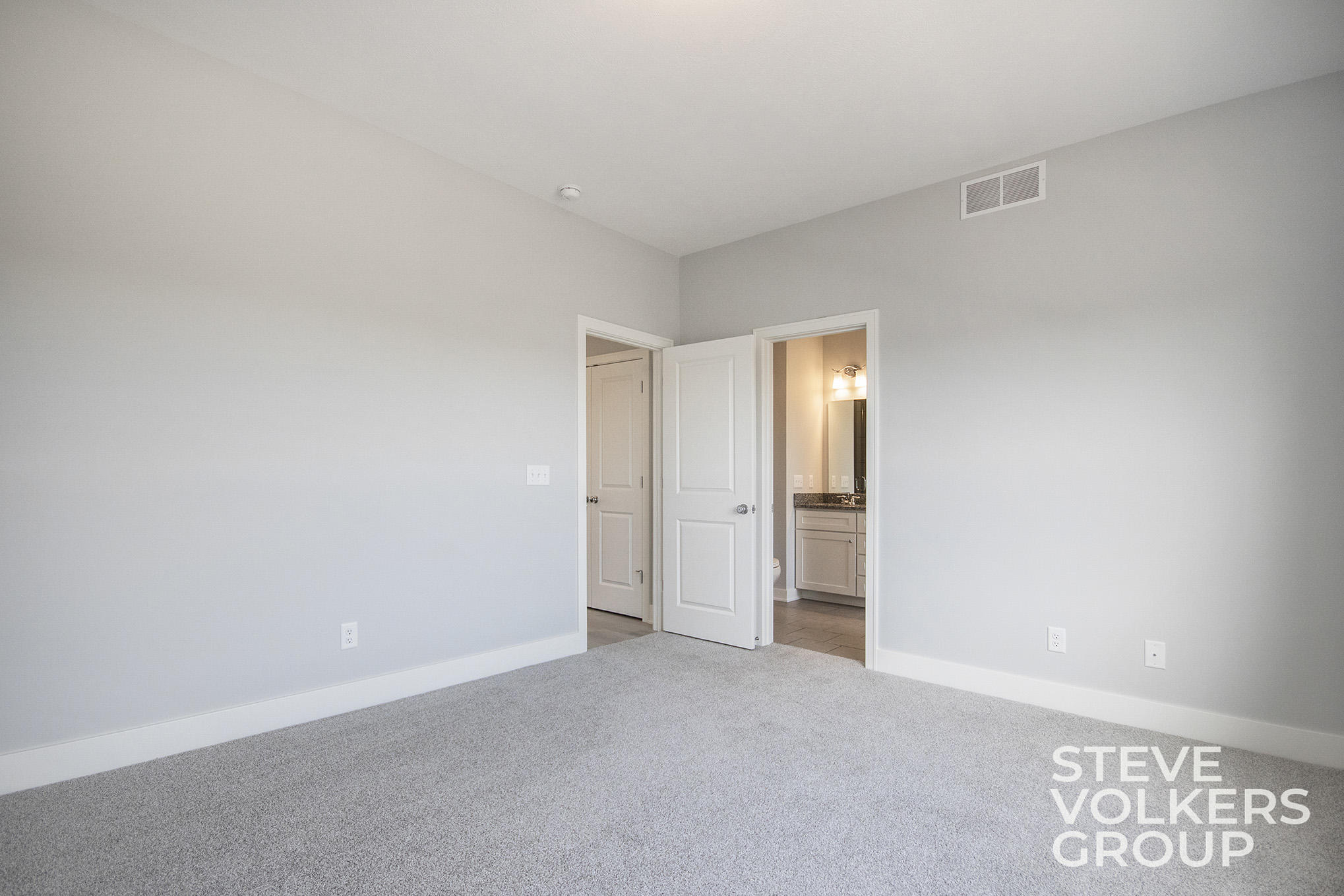 2527 Inverness Road Southeast Grand Rapids, MI 49546 - Photo 34 of 43 2527 Inverness Road SE