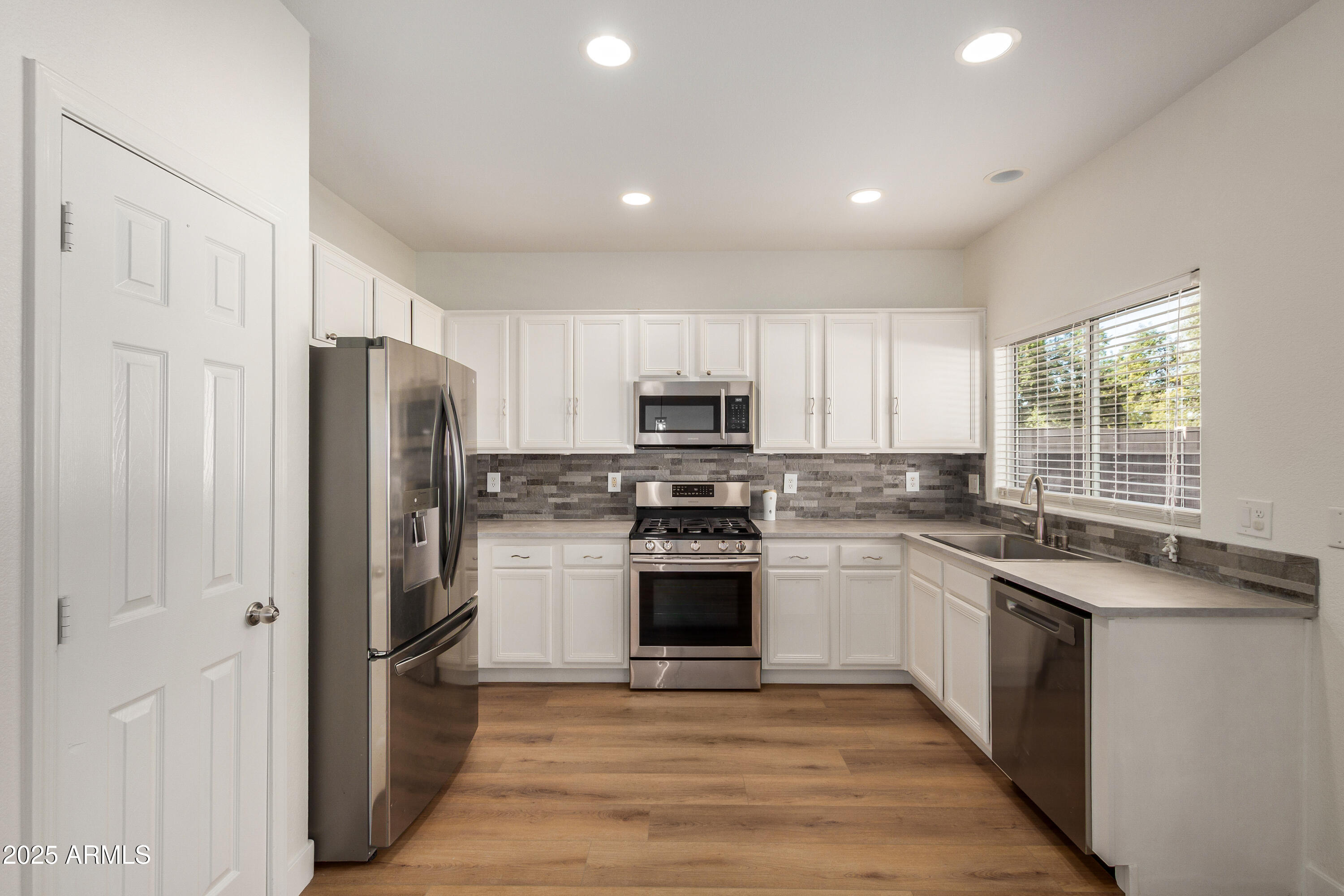 3792 East Woodside Way Gilbert, AZ 85297 - Photo 11 of 32 48 - Woodside