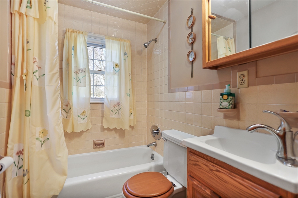 71 North Lowell Street Methuen, MA 01844 - Photo 20 of 30