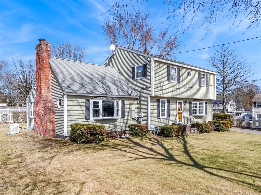 71 North Lowell Street Methuen, MA 01844 - Photo 3 of 30