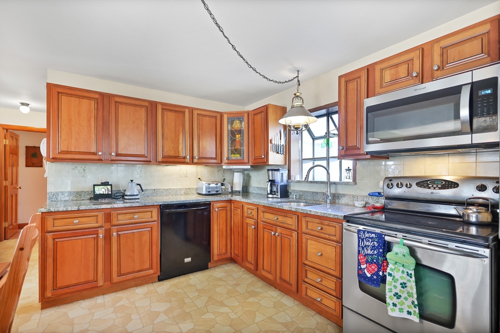 71 North Lowell Street Methuen, MA 01844 - Photo 4 of 30
