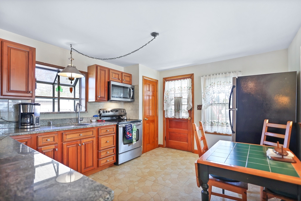 71 North Lowell Street Methuen, MA 01844 - Photo 5 of 30