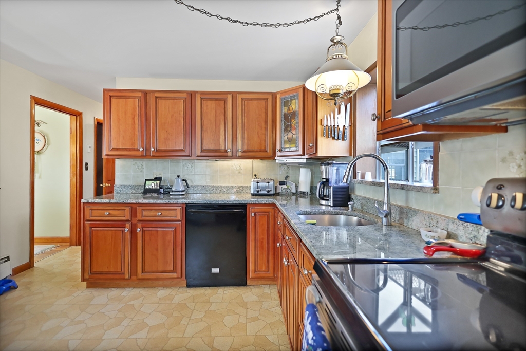 71 North Lowell Street Methuen, MA 01844 - Photo 6 of 30