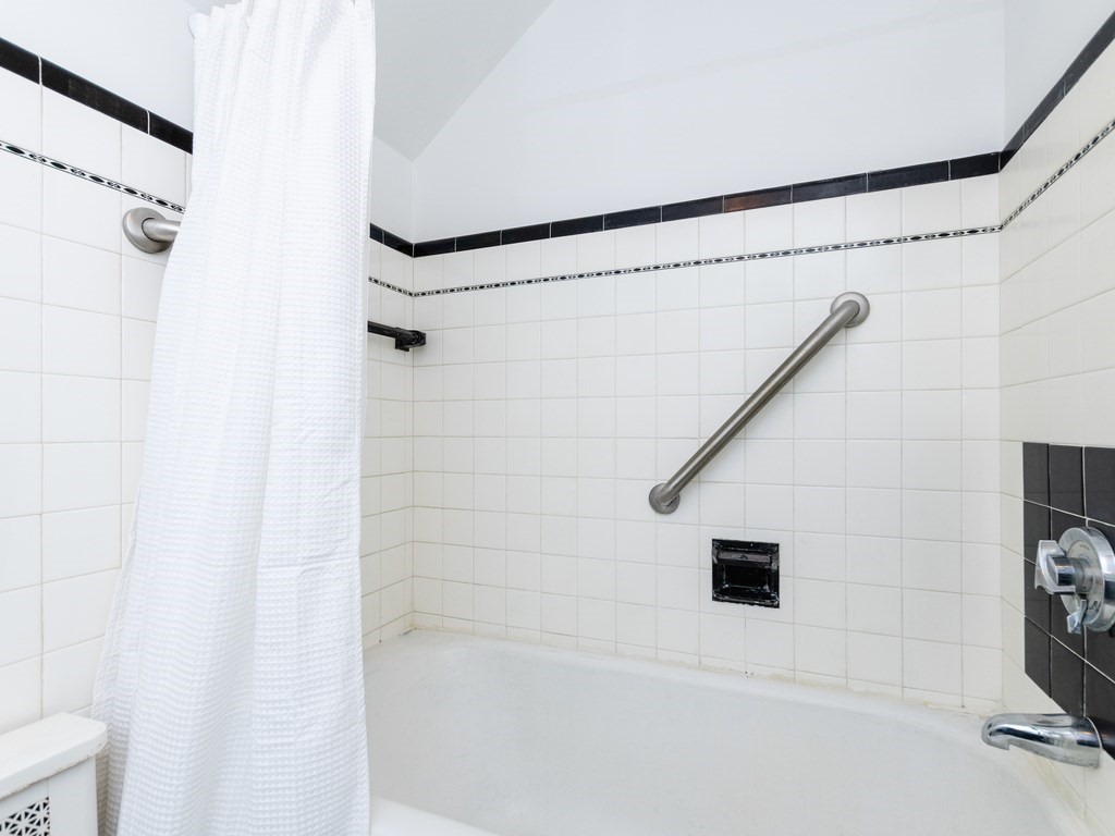 42 Martin Road Wellesley, MA 02481 - Photo 12 of 28 Gallery Image 12