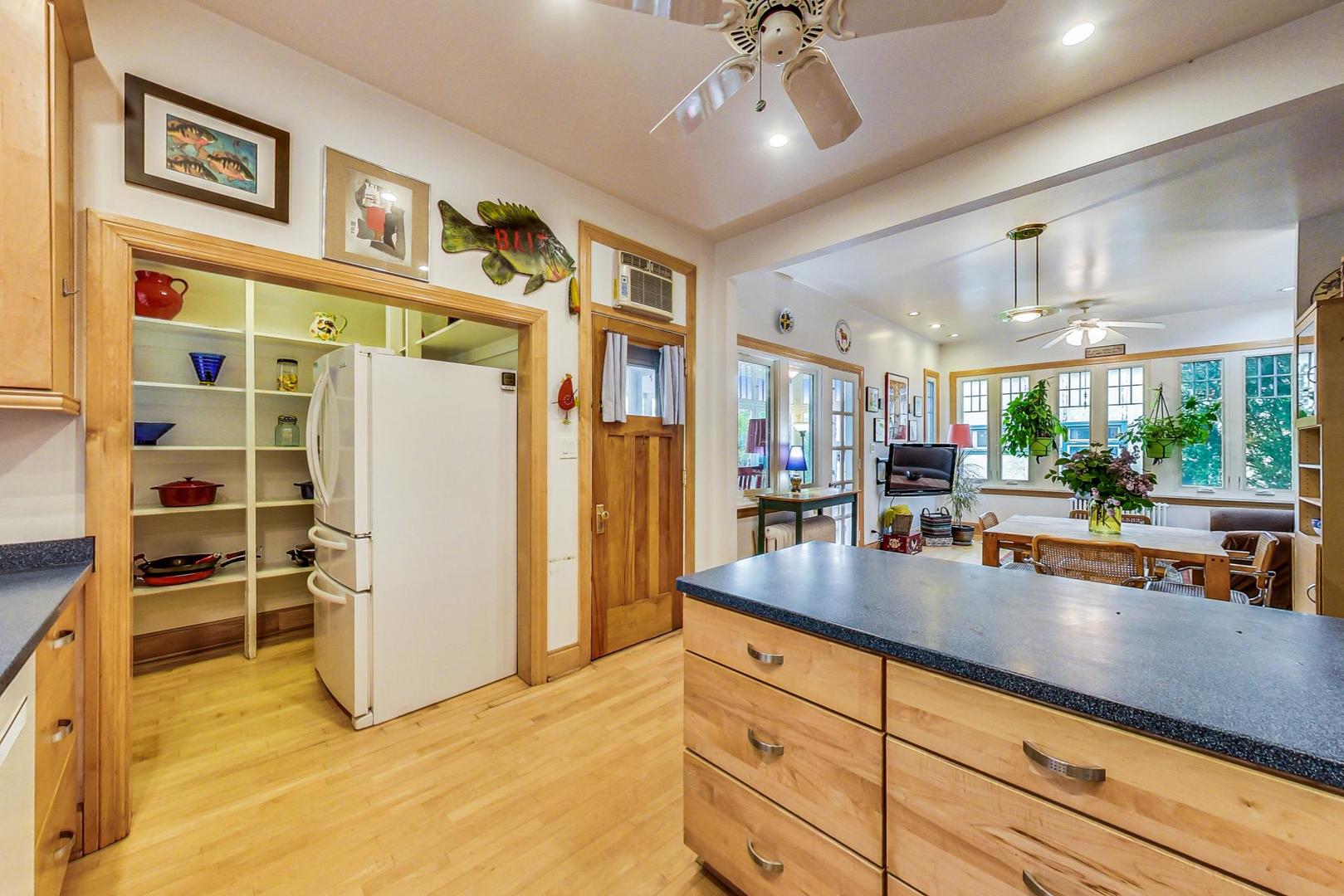 7221 North Ridge Boulevard Chicago, IL 60645 - Photo 14 of 48 a lobby with furniture and chandelier