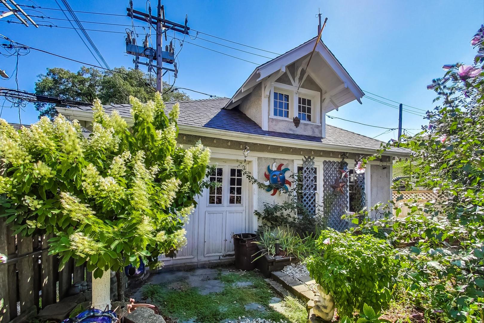 7221 North Ridge Boulevard Chicago, IL 60645 - Photo 43 of 48 a front view of a house with plants