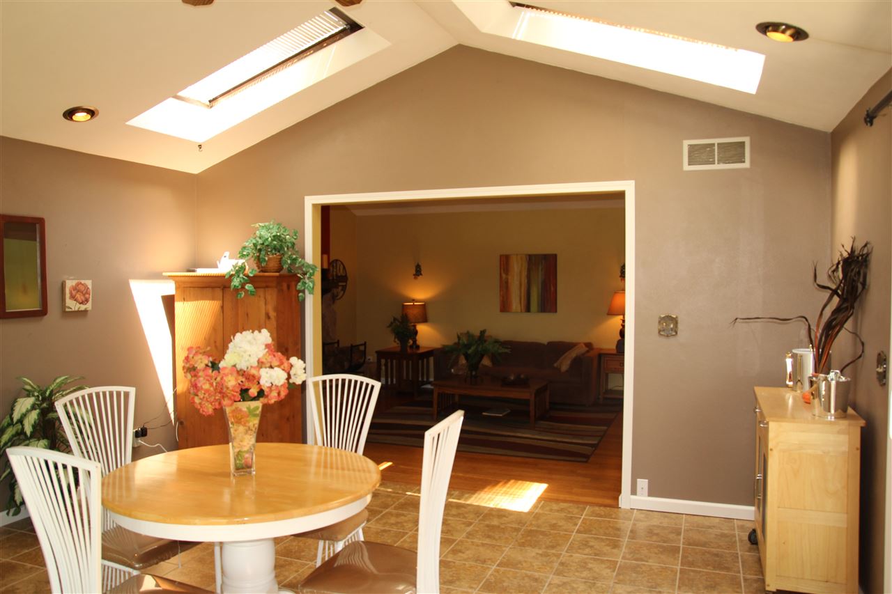 2711 Karr Road Belvidere, IL 61008 - Photo 8 of 17 a dining room with furniture and window