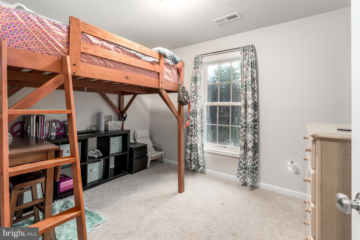 6220 Hickory Ridge Road Spotsylvania, VA 22551 - Photo 24 of 35 Walk in closet and plenty of space!