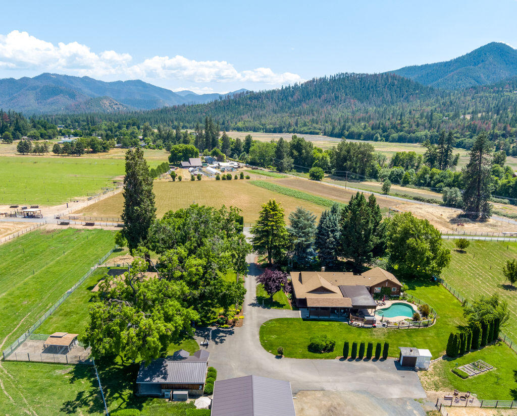 900 Hamilton Road Jacksonville, OR 97530 - Photo 94 of 159 85