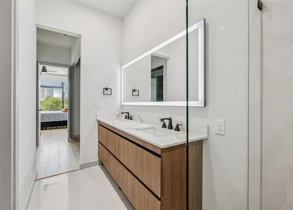 a en suite bathroom with a sink and a mirror