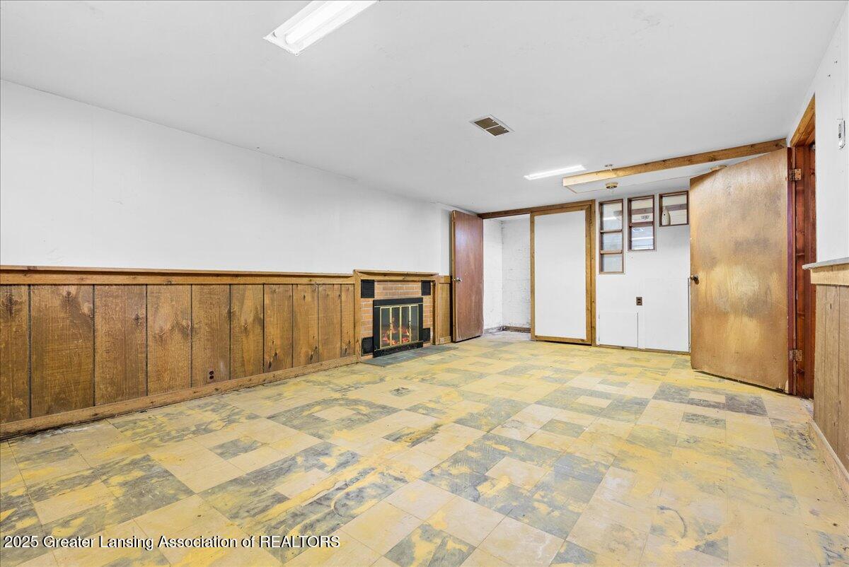 629 East Cavanaugh Road Lansing, MI 48910 - Photo 25 of 32 23-Media Jett - 20