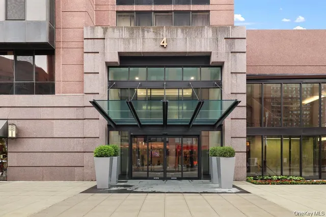 $3,500 | 4 Martine Avenue, Unit 416, White Plains, NY 10606