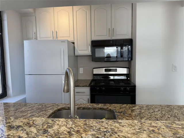 $3,500 | 4 Martine Avenue, Unit 416, White Plains, NY 10606