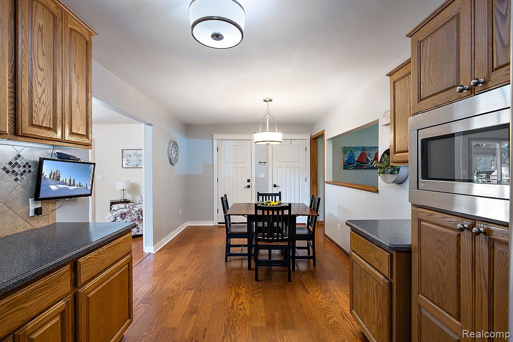 4390 Rohr Road Lake Orion, MI 48359 - Photo 16 of 64