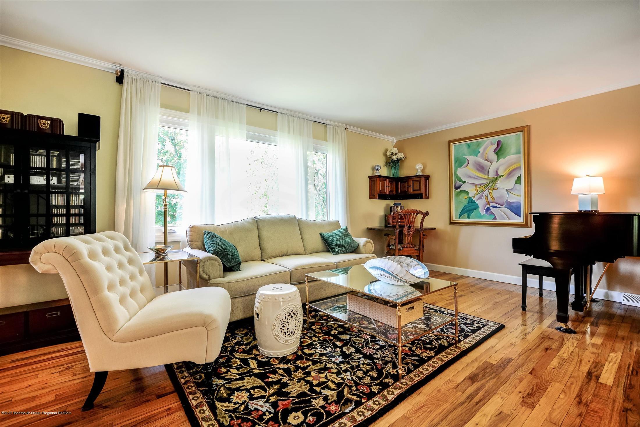 16 Eliot Road Manalapan, NJ 07726 - Photo 5 of 35 LIVING ROOM