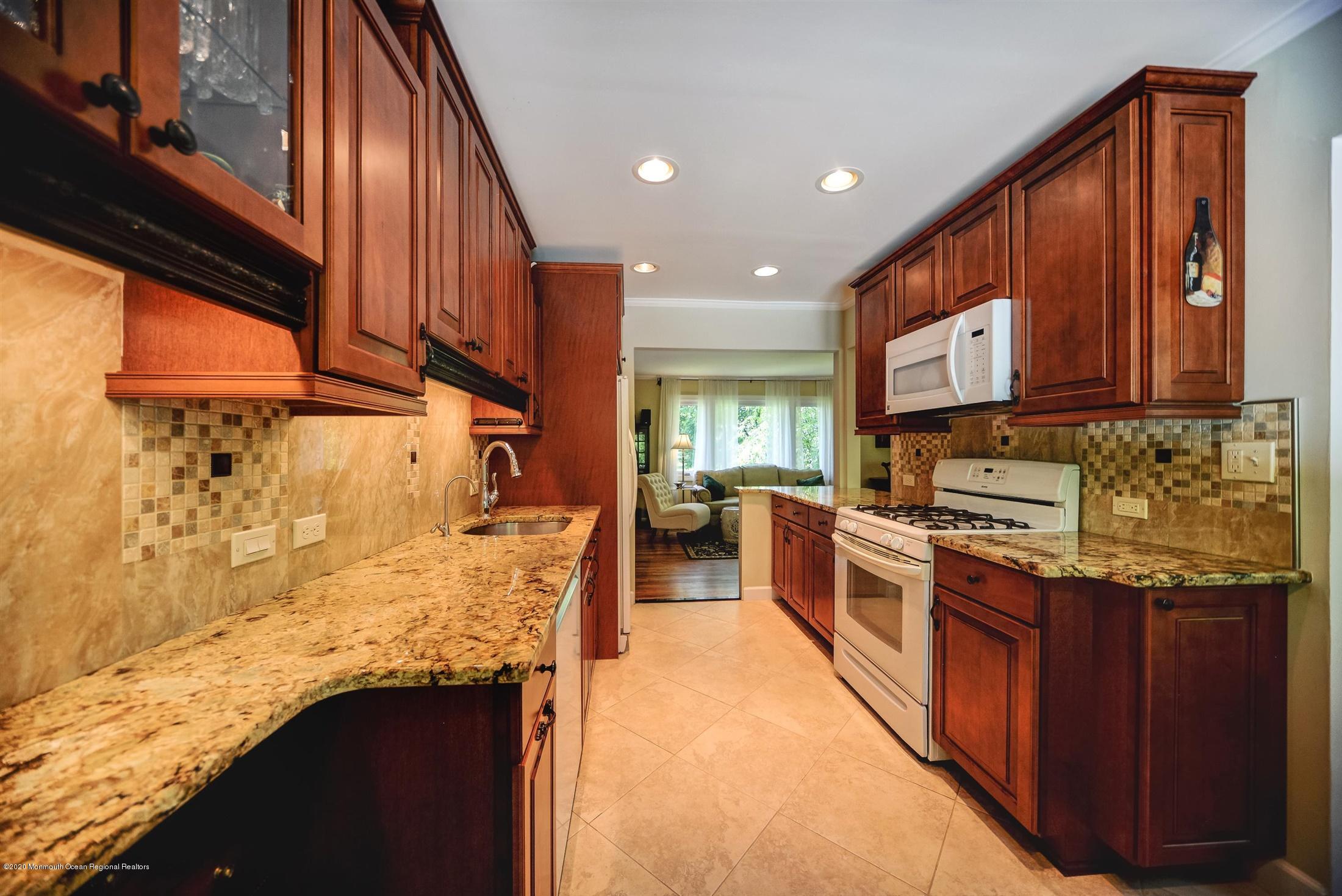 16 Eliot Road Manalapan, NJ 07726 - Photo 10 of 35 KITCHEN