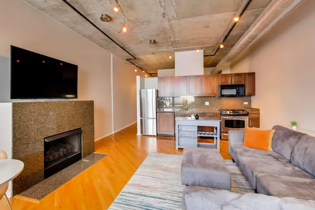 $310,000 | 849 North Franklin Street, Unit 1110, Chicago, IL 60610