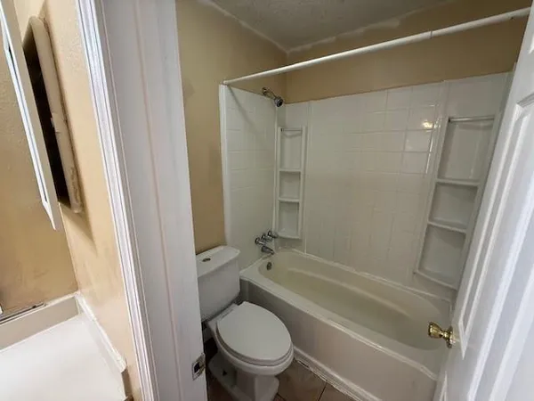 $1,800 | 3853 Accacia Lane, Harvey, LA 70058