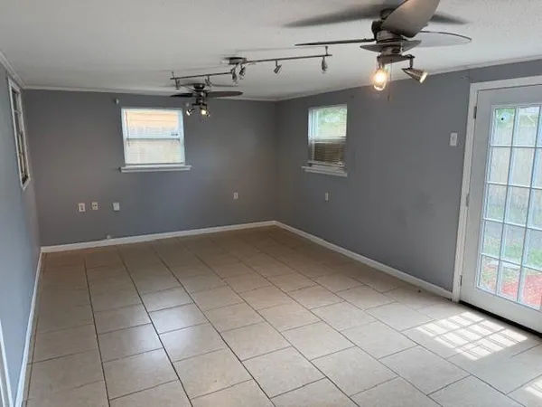 $1,800 | 3853 Accacia Lane, Harvey, LA 70058