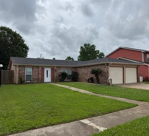 $1,800 | 3853 Accacia Lane, Harvey, LA 70058