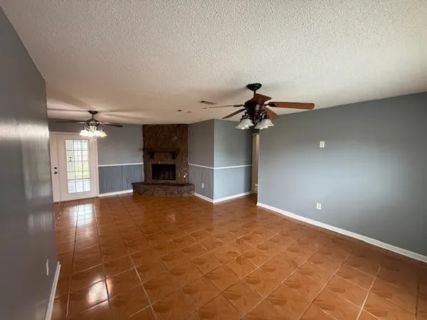 $1,800 | 3853 Accacia Lane, Harvey, LA 70058