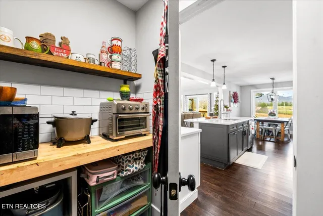 $599,000 | 129 Austin Lane, Jacksboro, TN 37757