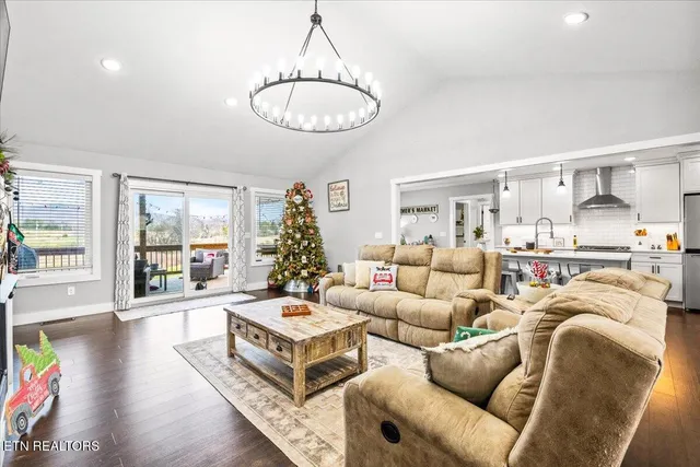 $599,000 | 129 Austin Lane, Jacksboro, TN 37757