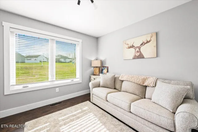 $599,000 | 129 Austin Lane, Jacksboro, TN 37757