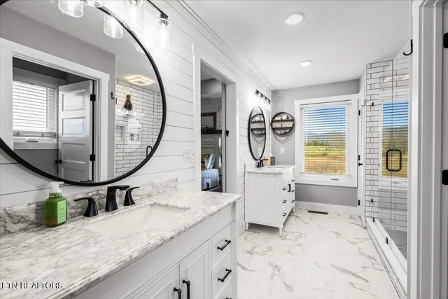 $599,000 | 129 Austin Lane, Jacksboro, TN 37757