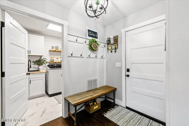 $599,000 | 129 Austin Lane, Jacksboro, TN 37757