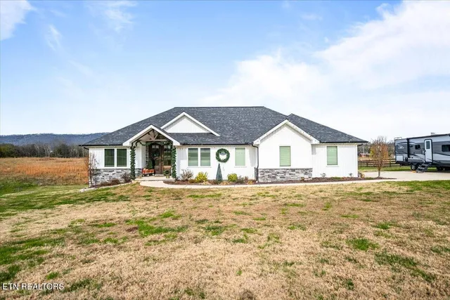 $599,000 | 129 Austin Lane, Jacksboro, TN 37757