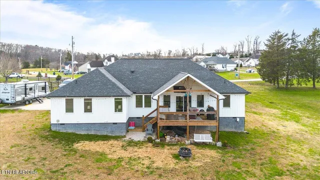 $599,000 | 129 Austin Lane, Jacksboro, TN 37757