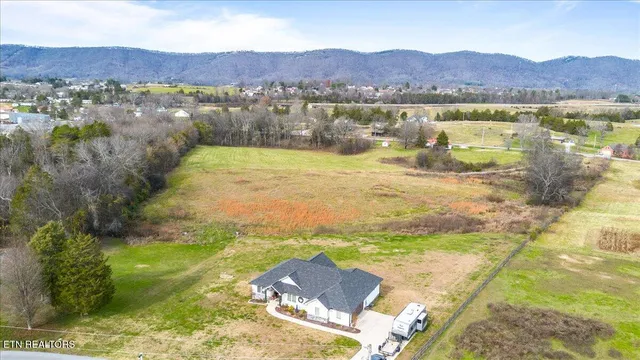 $599,000 | 129 Austin Lane, Jacksboro, TN 37757