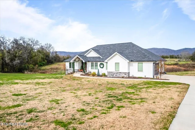 $599,000 | 129 Austin Lane, Jacksboro, TN 37757